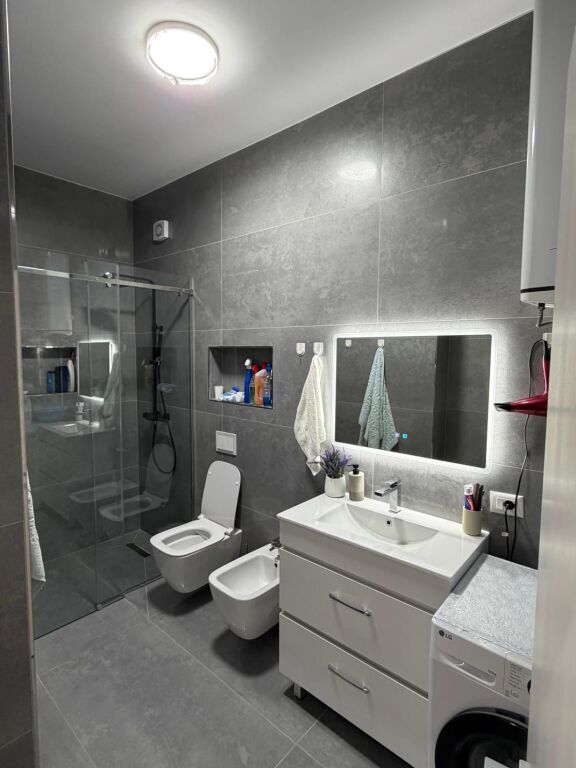 Porta e Re e Tiranes Apartament 1+1 me qira