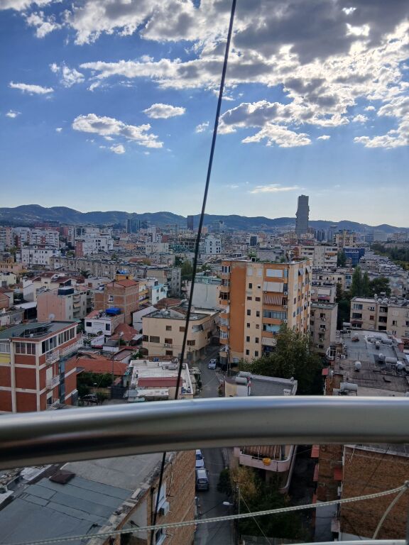 JEPET ME QIRA DHOMA E NDENJES – BËHET BASHKËNDARJE APARTAMENTI