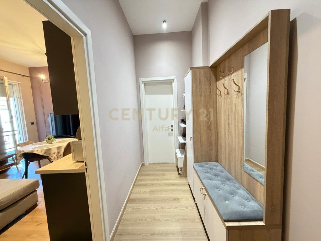 Shitet apartament 2+1 te Liqeni i Thatë, Rruga Peti (jo në zonën e sipërme malore) 220,000 €