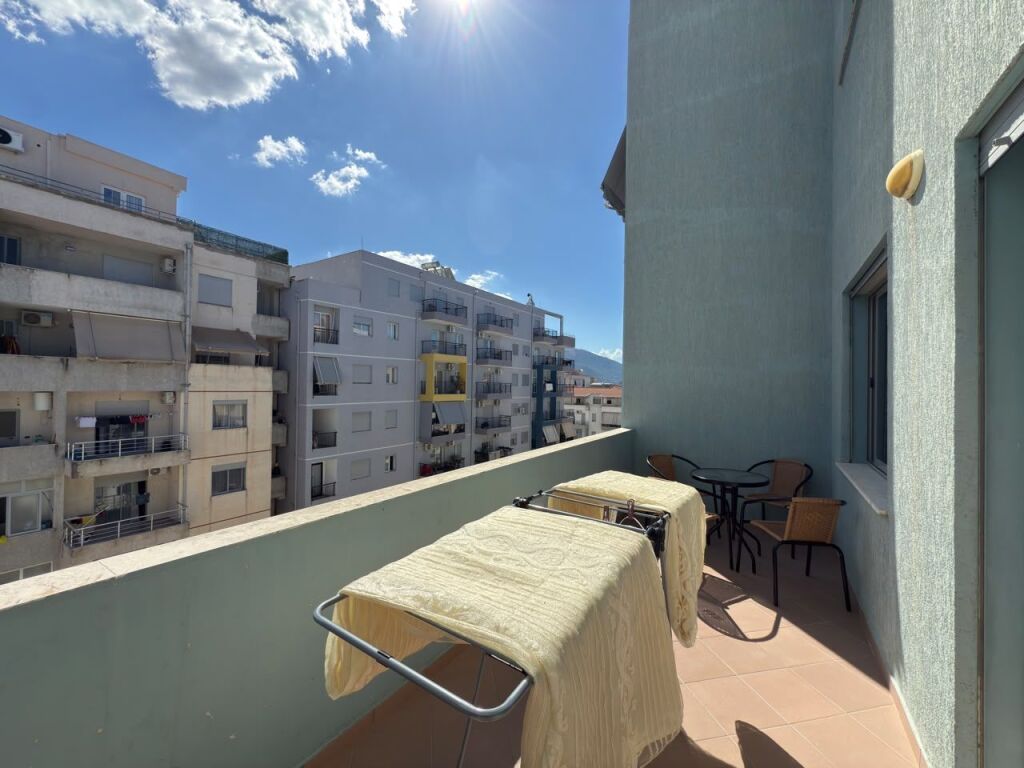 APARTAMENT 2+1 ME QERA AFATGJATE – ISH KOMBINATI, VLORË.