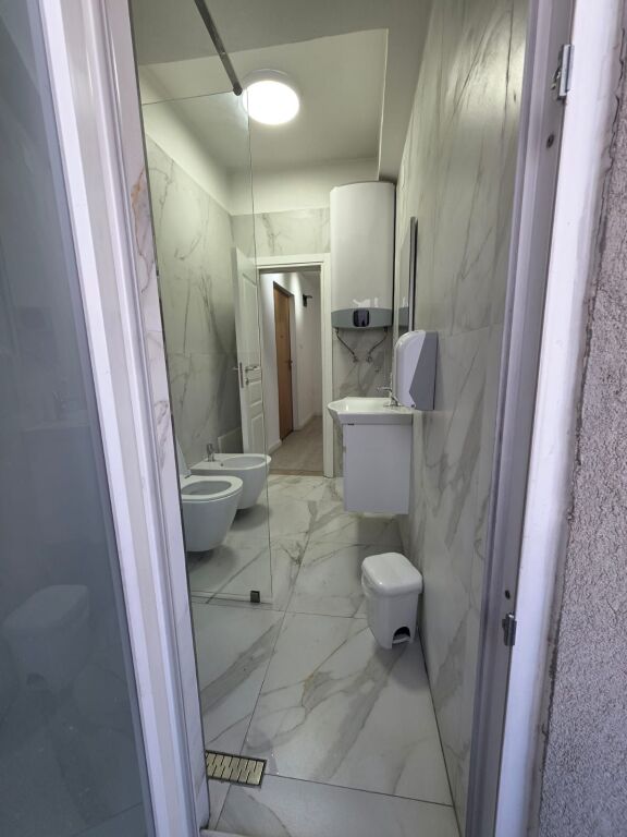 UFFICIO IN AFFITTO – VIA KAVAJËS