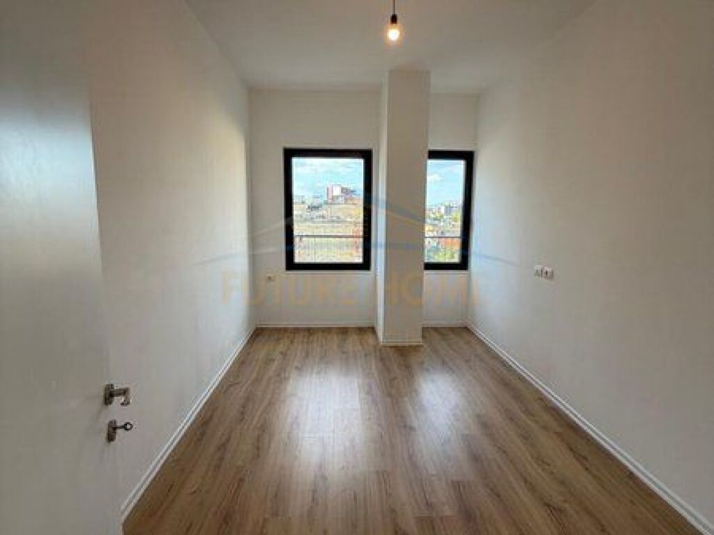 For sale, Apartment 2+1+2+Veranda, Barrikadave Street, Tirana.