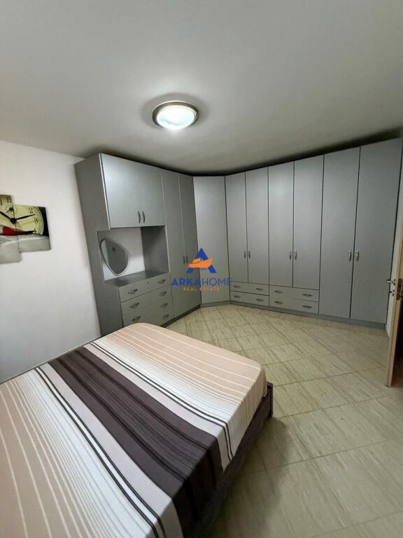 JEPET APARTAMENT ME QERA 2+1+BALLKON "VASIL SHANTO" 70.000 LEKE