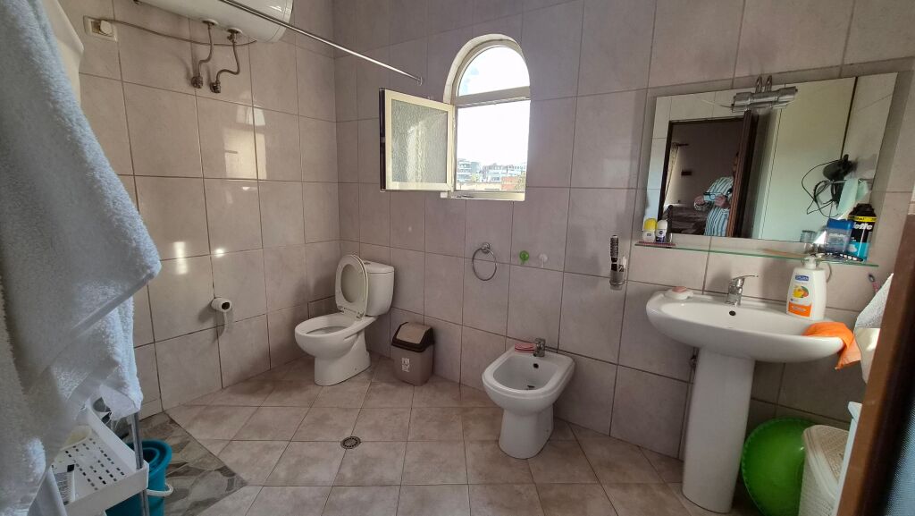 VILLA SU 3 PIANI IN VENDITA – VIA SIRI KODRA