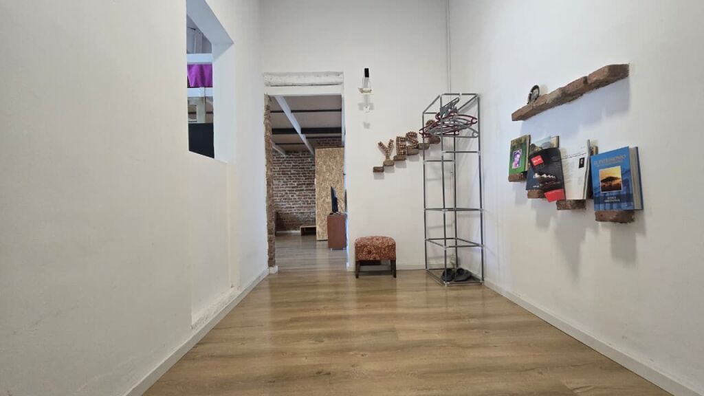 Jepet me Qira Studio Modernë në Qendër të Tiranës