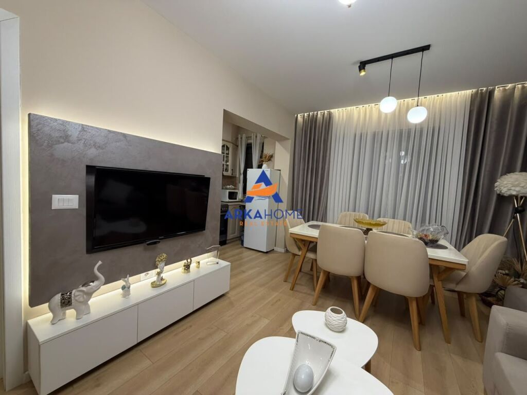 JEPET ME QIRA APARTAMENT 1+1+BALLKON "MYSLYM SHYRI" 65.000 LEKE