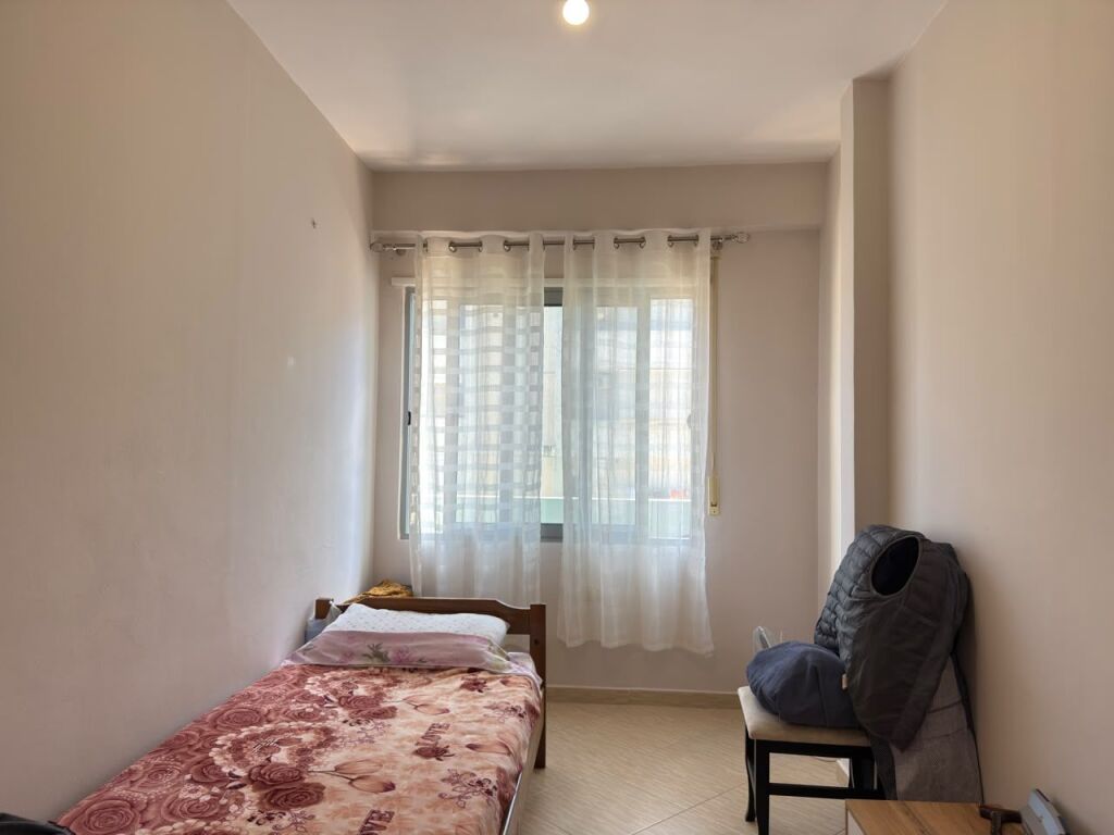 APARTAMENT 2+1 ME QERA AFATGJATE – ISH KOMBINATI, VLORË.