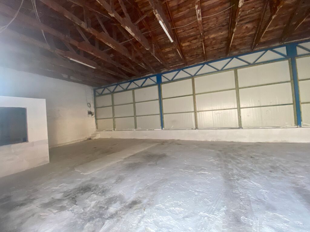 Warehouse for rent in Vaqarr by the main road !