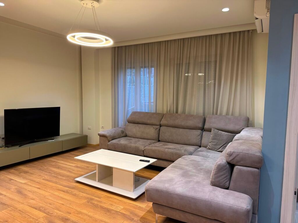 WHITE HOUSE – VILË 3-KATËSHE ME QIRA