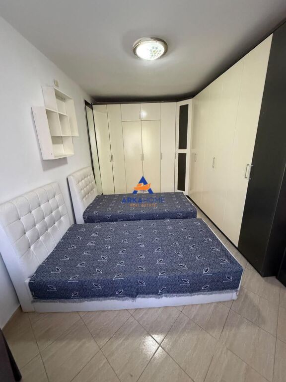 JEPET APARTAMENT ME QERA 2+1+BALLKON "VASIL SHANTO" 70.000 LEKE