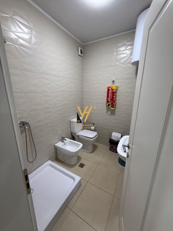 OFFICE 120 M2 FOR RENT ON NDRE MJEDA STREET 120,000 LEKE