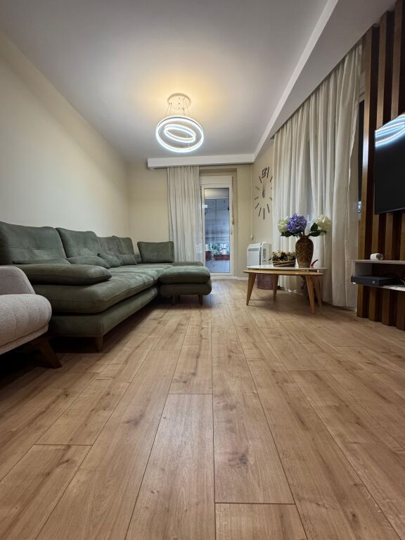 Jepet apartament me qera 1+1