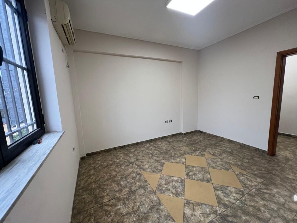 QIRA AMBJENT ZYRE 125 M2 - ATSH - PRANE PAZARIT TE RI