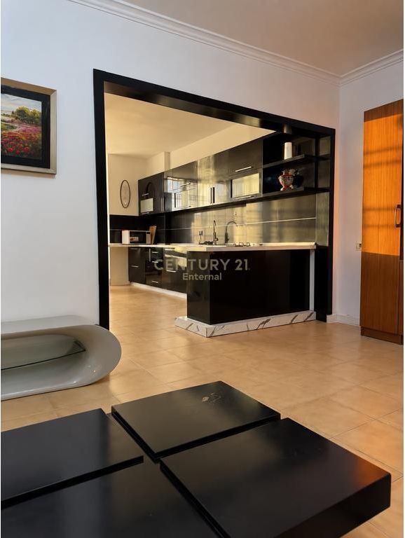 Komuna E Parisit - Jepet Me Qera 2+1 110m2 Modern Pallat Me Ashensor