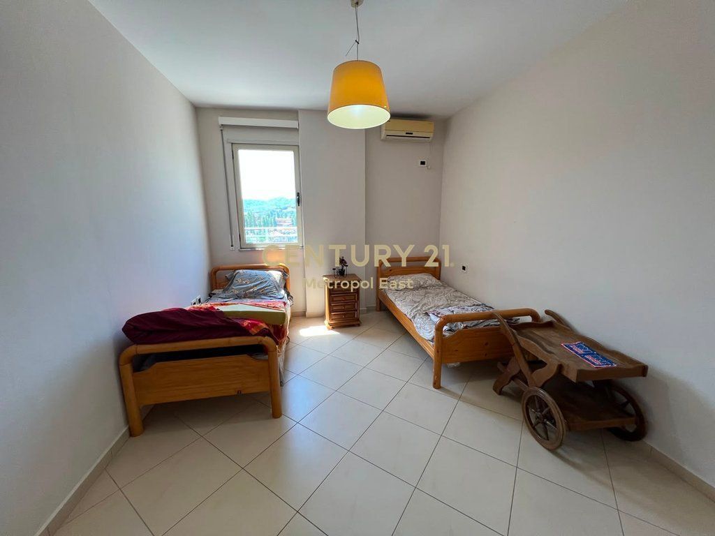 Shitet Apartament 2+1 me Verandë – Misto Mame, Tiranë