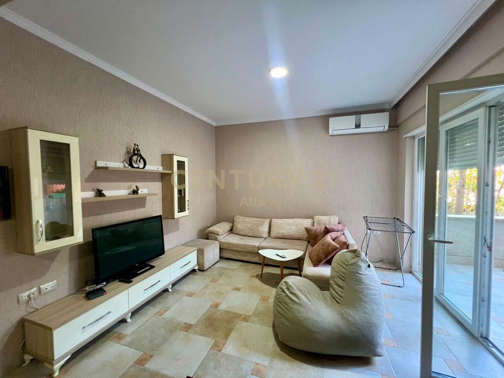 SHITJE, APARTAMENT 1+1 ME OBORR, KOPSHTI BOTANIK