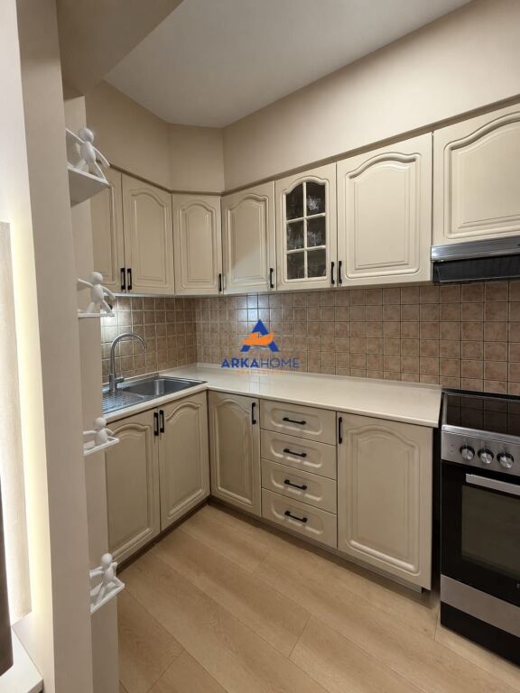JEPET ME QIRA APARTAMENT 1+1+BALLKON "MYSLYM SHYRI" 65.000 LEKE