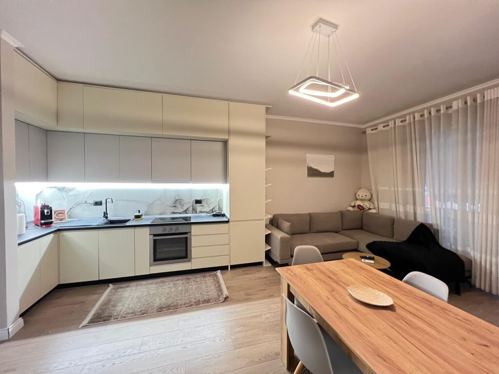 Apartament 1+1 me qera, Stacioni Pare plazh