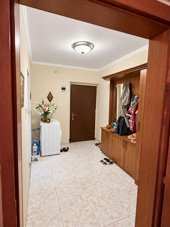 Shitet Apartament 1+1 Prane Shkolles Bajram Curri ne Tirane