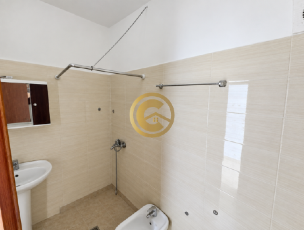 Bilocale in vendita a Saranda – 75 m² con vista frontale sul mare