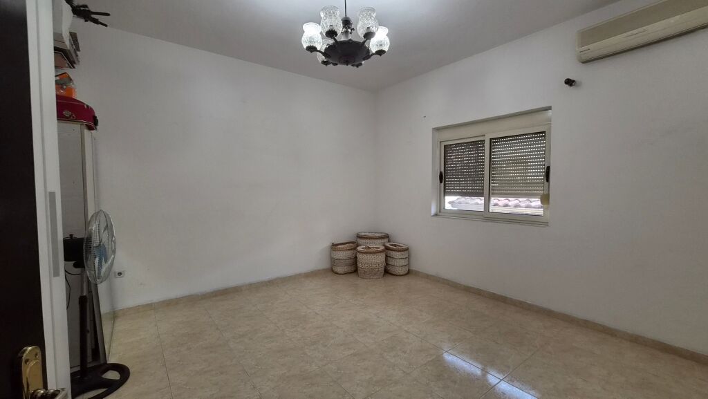 VILLA SU 3 PIANI IN VENDITA – VIA SIRI KODRA