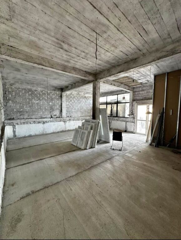 Jepet me Qera Magazine - Sauk i Ri, Tirane
