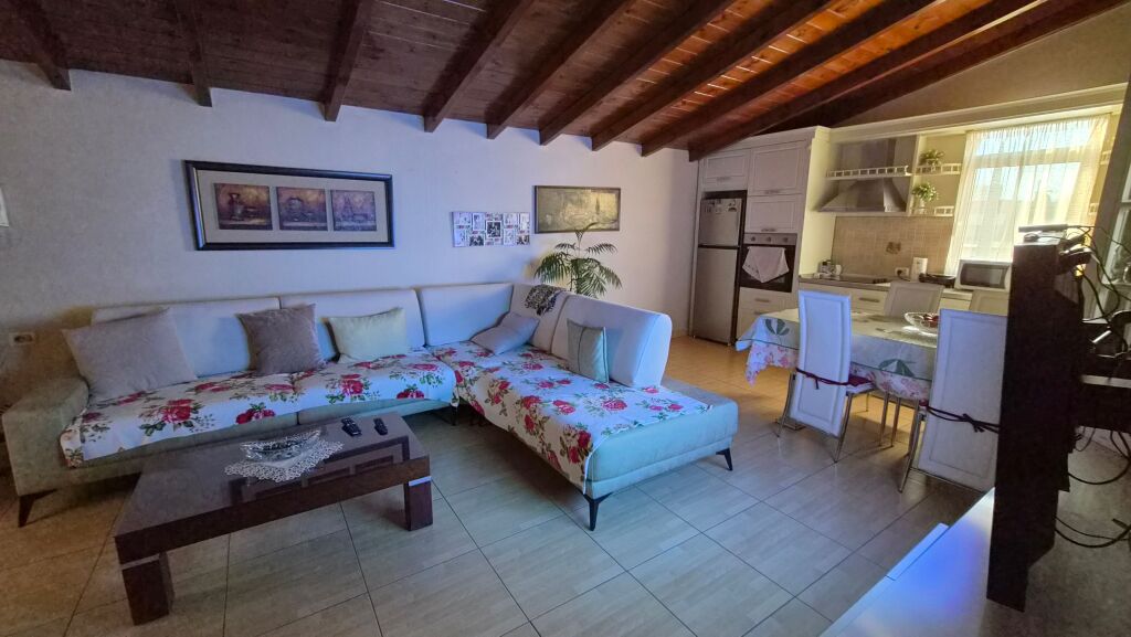 VILLA SU 3 PIANI IN VENDITA – VIA SIRI KODRA