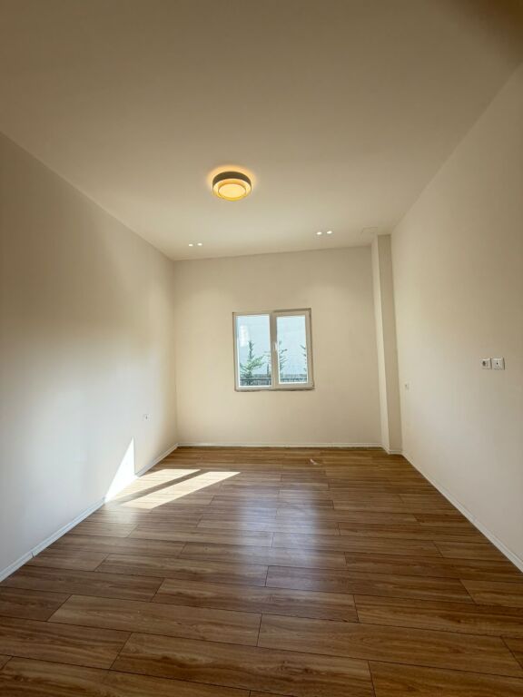 Apartment 1+1+Veranda For Sale near the roundabout in Paskuqan