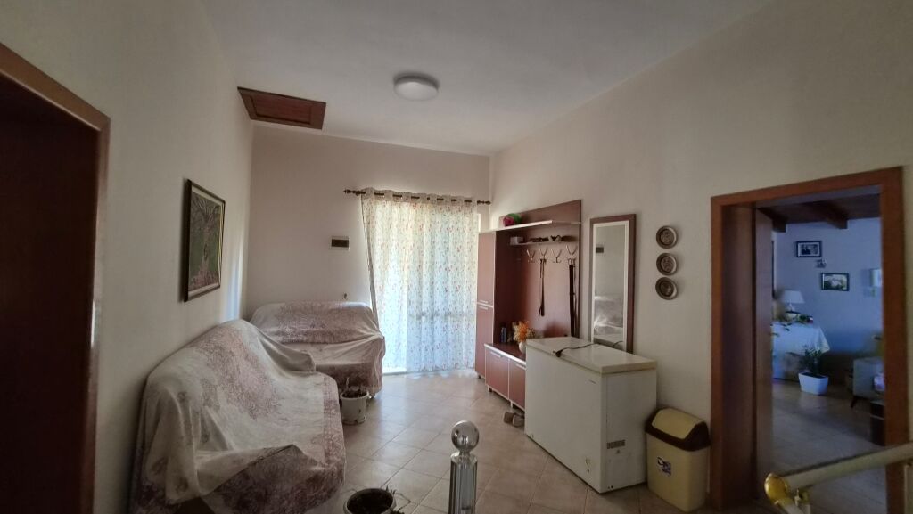 VILLA SU 3 PIANI IN VENDITA – VIA SIRI KODRA
