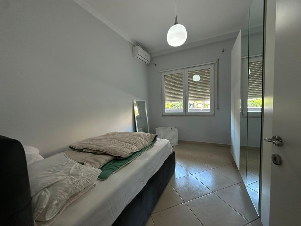 Shitet apartament 2+1+2 te Komuna e Parisit
