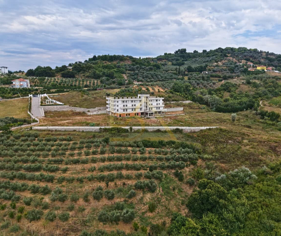 VENDITA AMBIENTE COMMERCIALE – MAMINAS, DURRËS