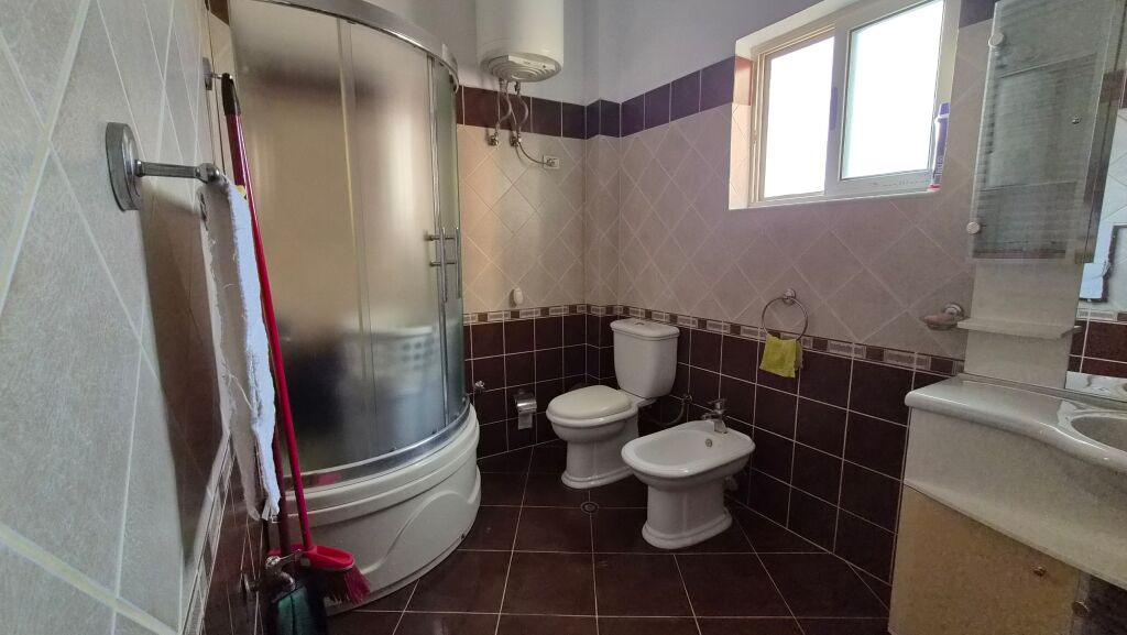 VILLA SU 3 PIANI IN VENDITA – VIA SIRI KODRA