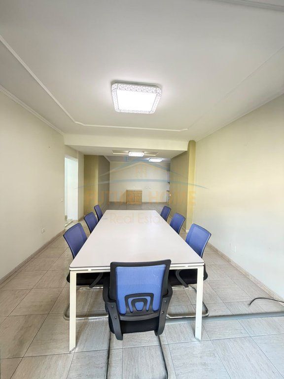 In affitto, Spazio per Uffici, Via “Perlat Rexhepi”, vicino a Xheko Imperial, Tirana.