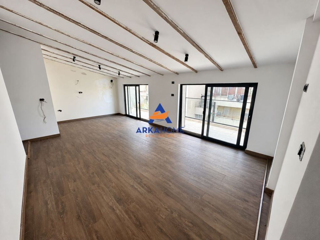 SHITET APARTAMENT 1+1+BALLKON "NE QENDER" 18.000.000 LEKE (I DISKUTUESHEM)