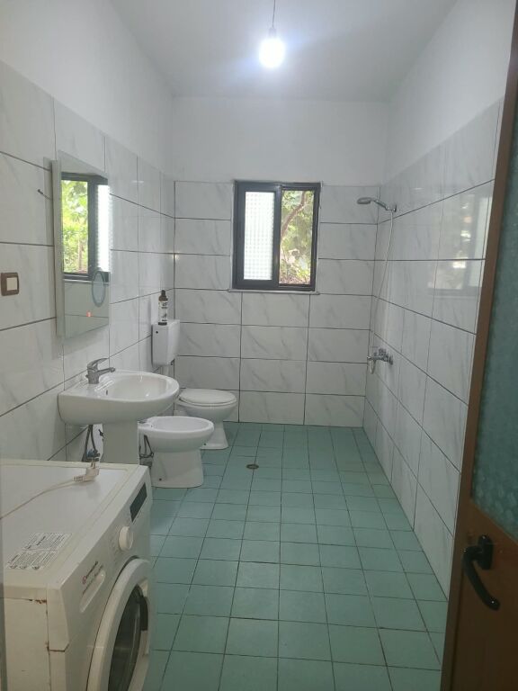 Rent | Shtëpi private 1 + 1 | Rruga Ramë Sadria | 400 €/month