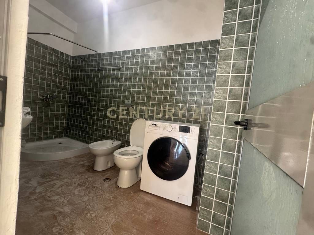 MISTO MAME, JAPM ME QIRA APARTAMENT 2+1