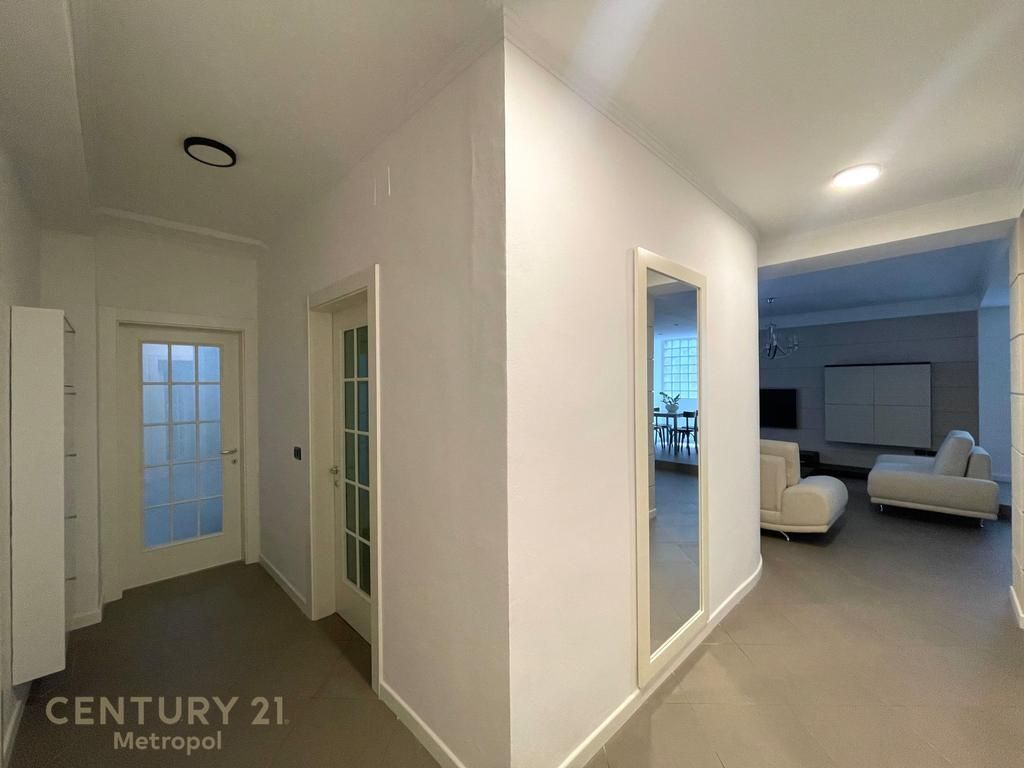 .FOR RENT APARTMENT 2+1 IN BLLOK NEAR THE UNIVERSITY BOOK