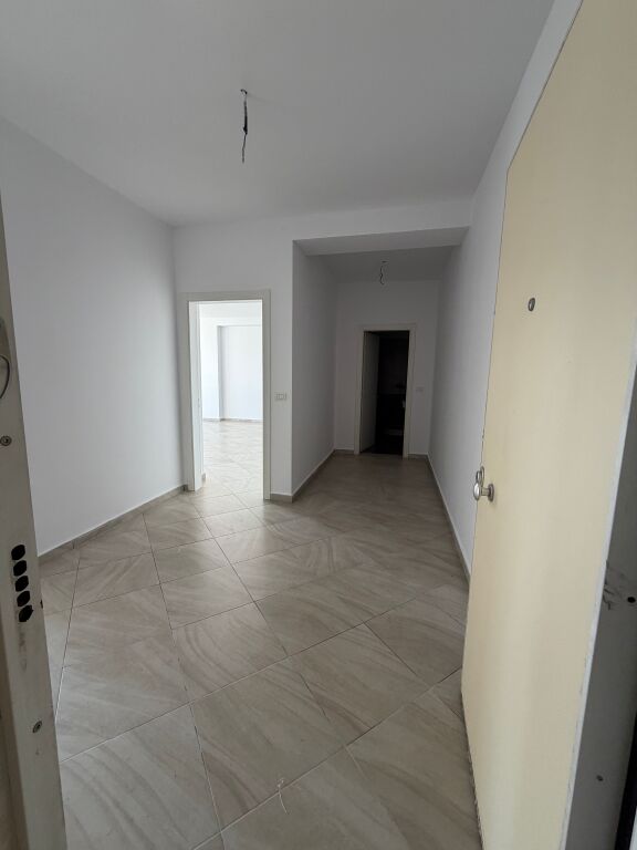 Shitet apartament 1+1, UNIVERSITETI MESDHETAR I SHQIPËRISË, TIRANË