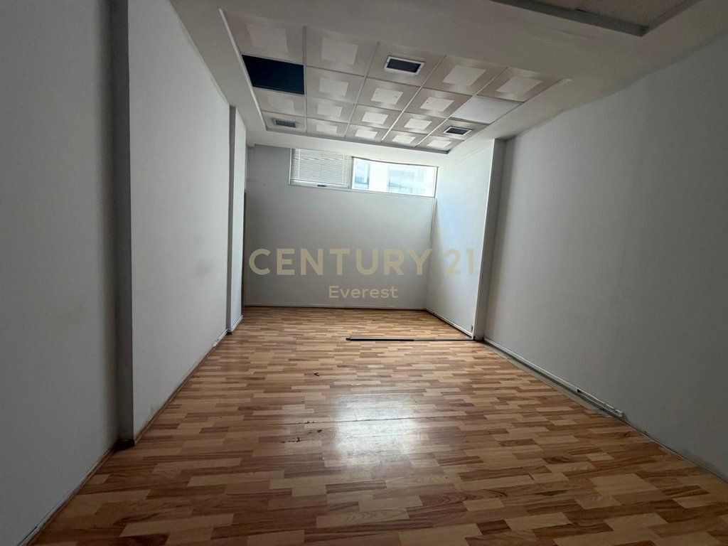 KRISTAL CENTER, OFFICE FOR RENT