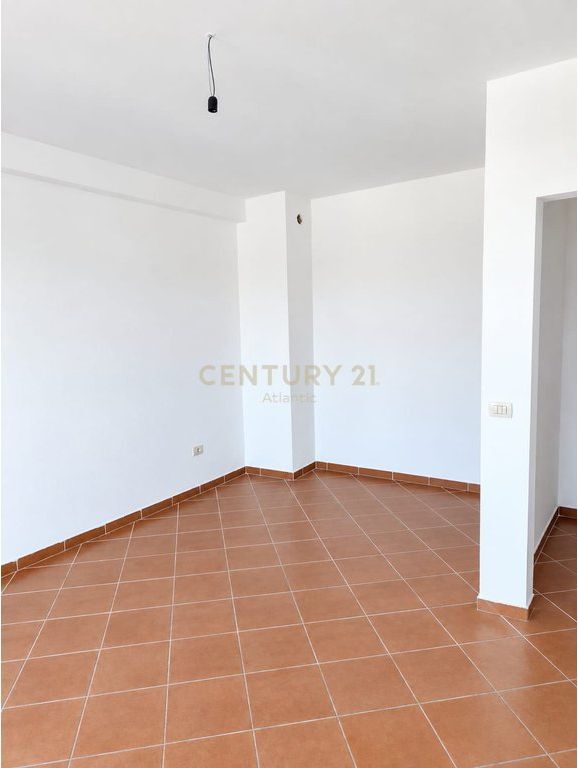 Apartament 1+1 (+ Post parkimi opsional) në shitje në Plazh Rrota e Kuqe, Durrës