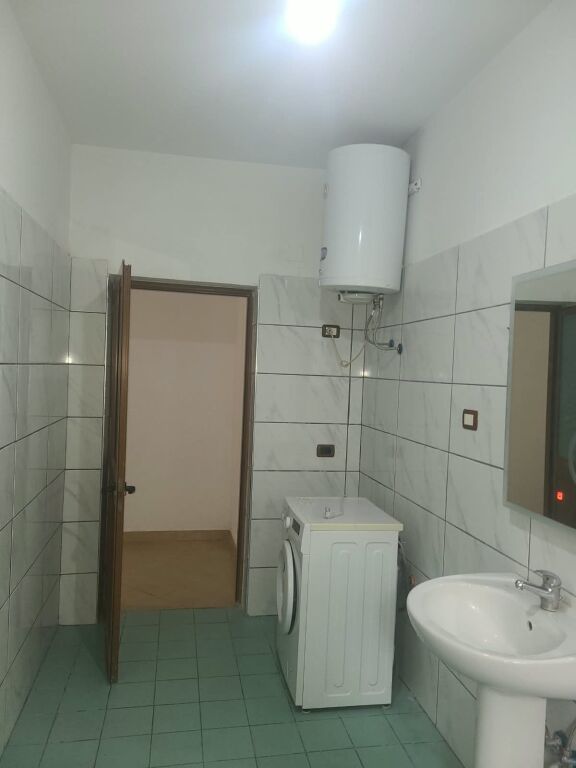 Rent | Shtëpi private 1 + 1 | Rruga Ramë Sadria | 400 €/month