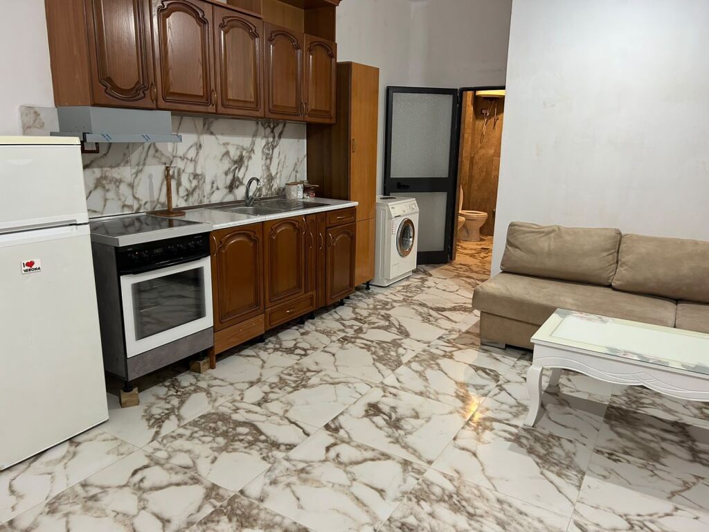 Qera | Vilë 1 + 1 | Rruga Neço Muka | 300 €/muaj