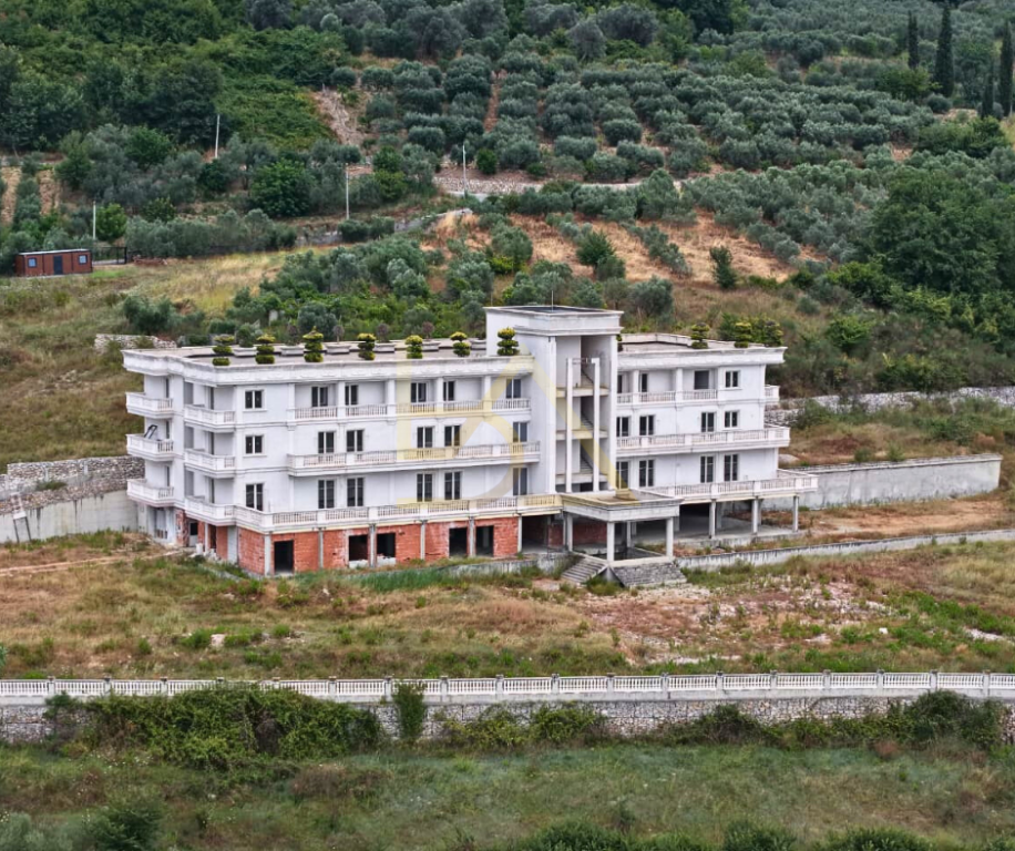 VENDITA AMBIENTE COMMERCIALE – MAMINAS, DURRËS