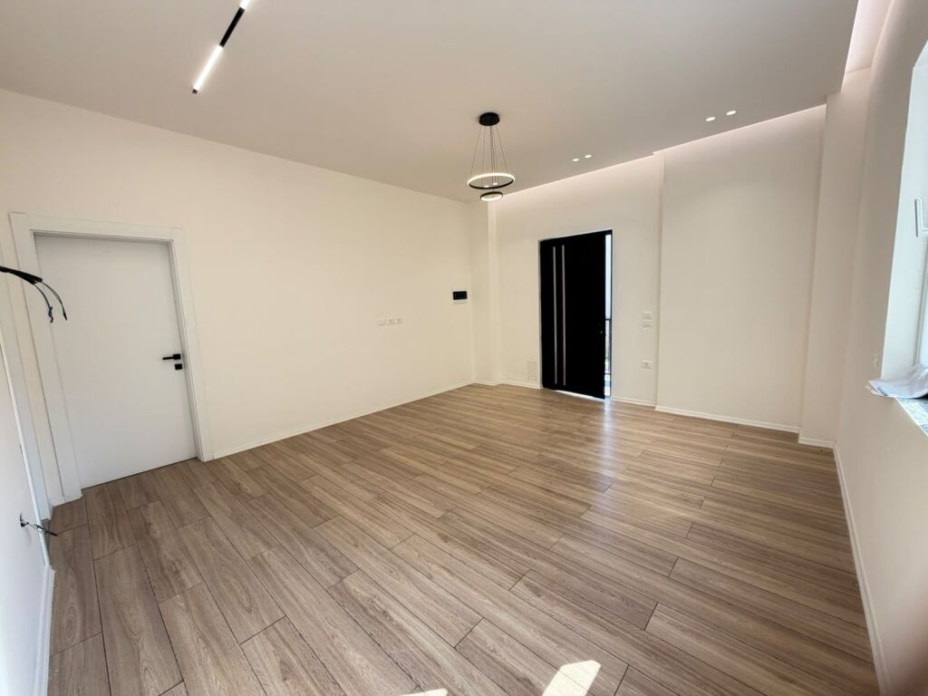 Apartment 1+1+Veranda For Sale near the roundabout in Paskuqan