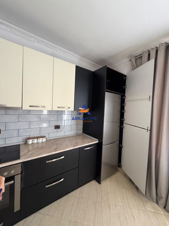 JEPET APARTAMENT ME QERA 2+1+BALLKON "VASIL SHANTO" 70.000 LEKE