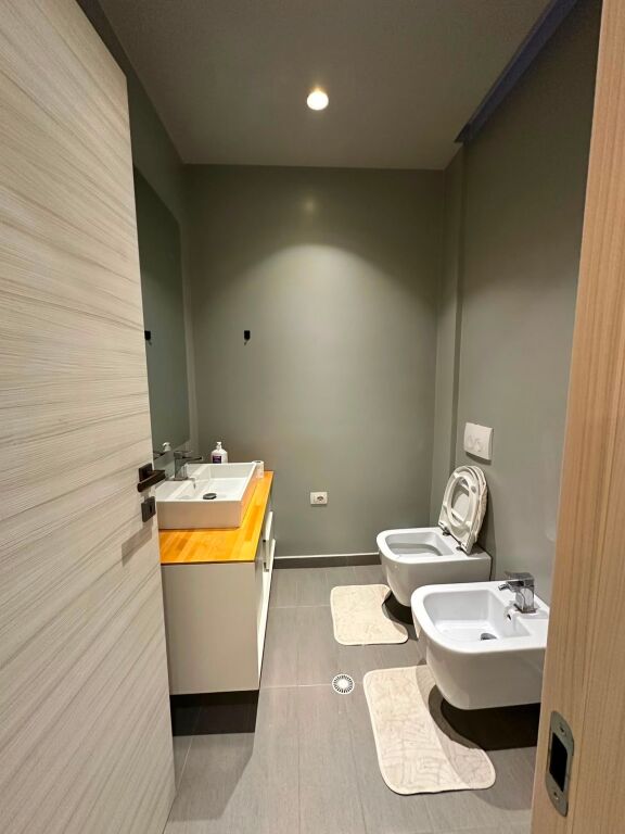 WHITE HOUSE – VILË 3-KATËSHE ME QIRA