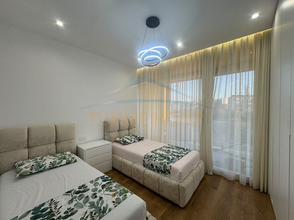 Shitet,Apartament 2+1+2,Bulevardi i Ri, Tiranë.