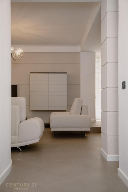 .JEPET ME QIRA APARTAMENT 2+1 NE BLLOK PRANE LIBRIT UNIVERSITAR 1,400 € /Muaj