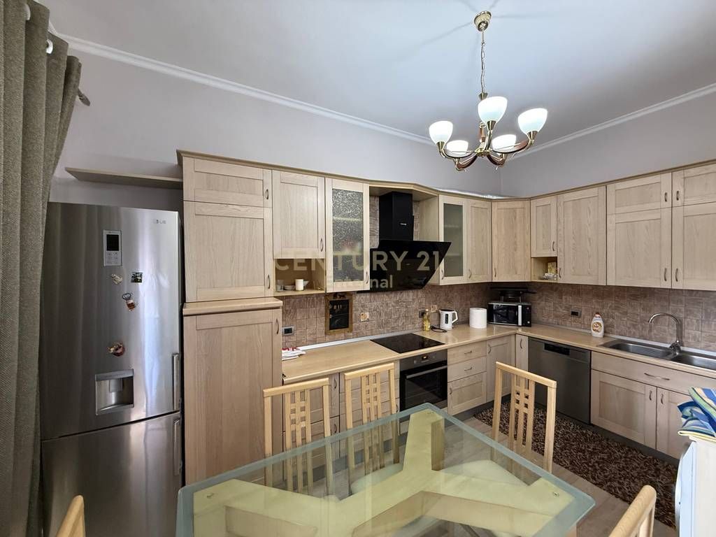 Apartament 2+1 me qira te Ish Blloku, Pallatet Agimi - 800€ | 91 m²