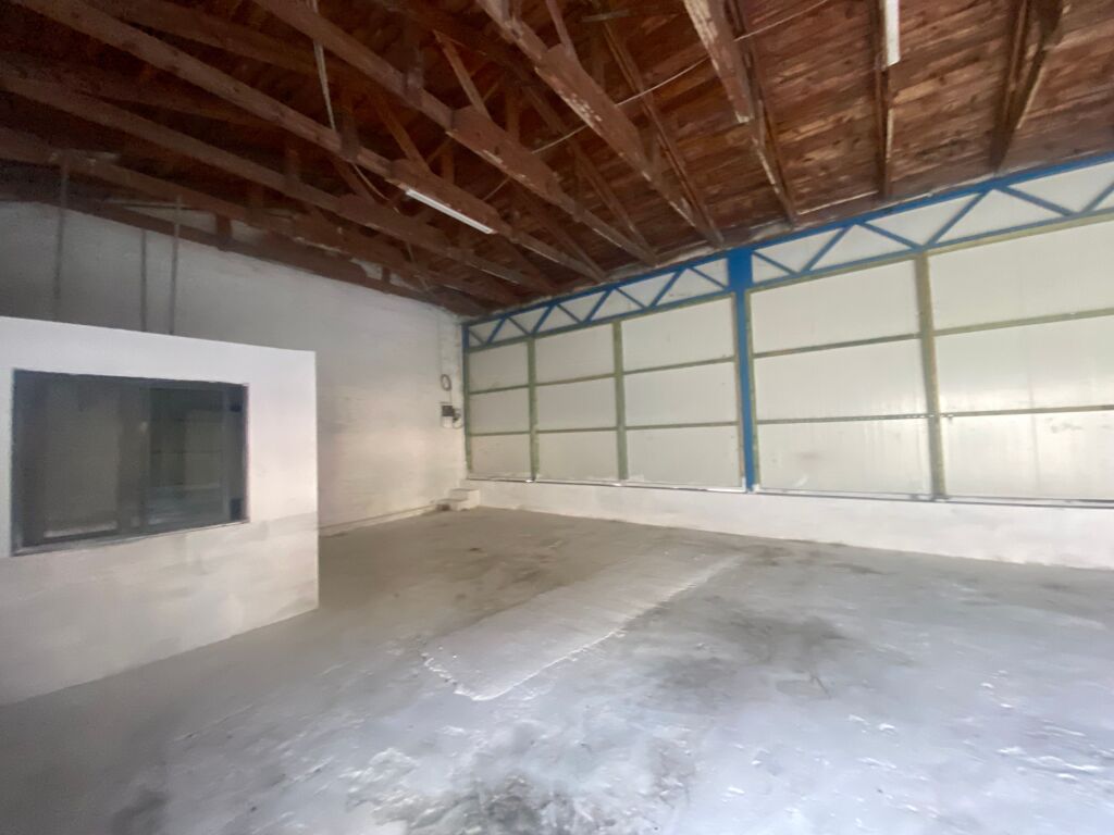 Warehouse for rent in Vaqarr by the main road !